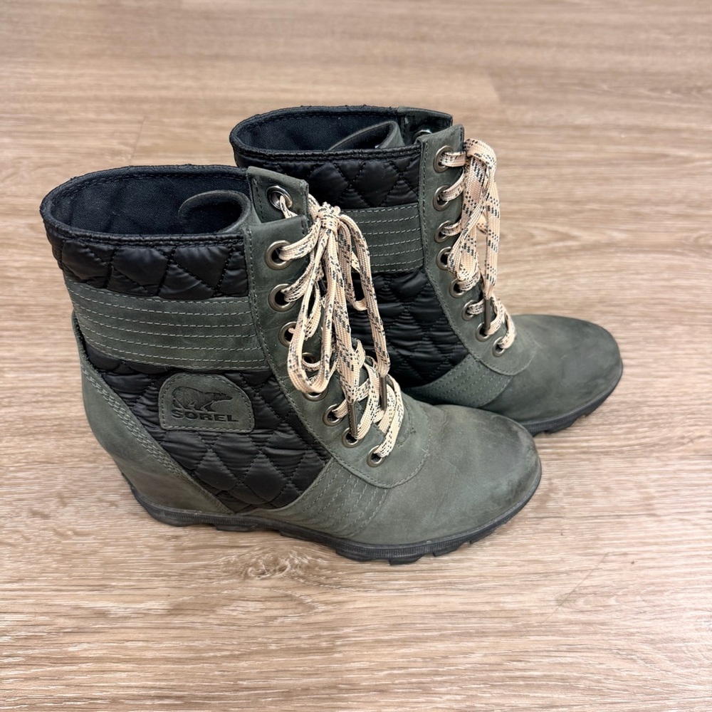 Sorel Women's Lexie Wedge boot Green and Black Size 8